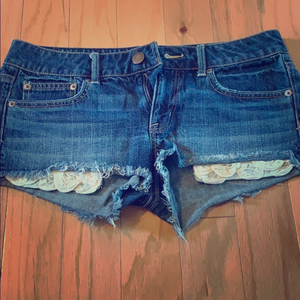 Jean Shorts with lace pockets